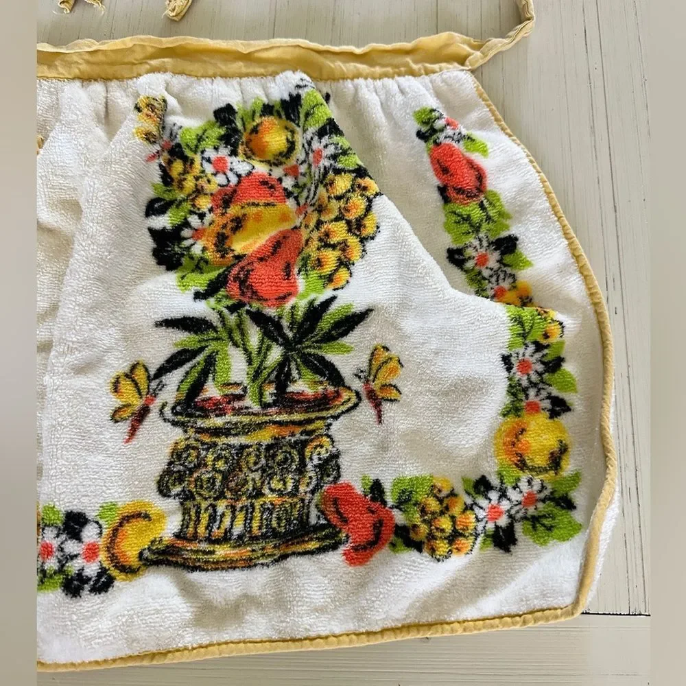 Vintage 70's Apron Half Waist Tie White Yellow Food Vegetable Fruit Dragon Fly